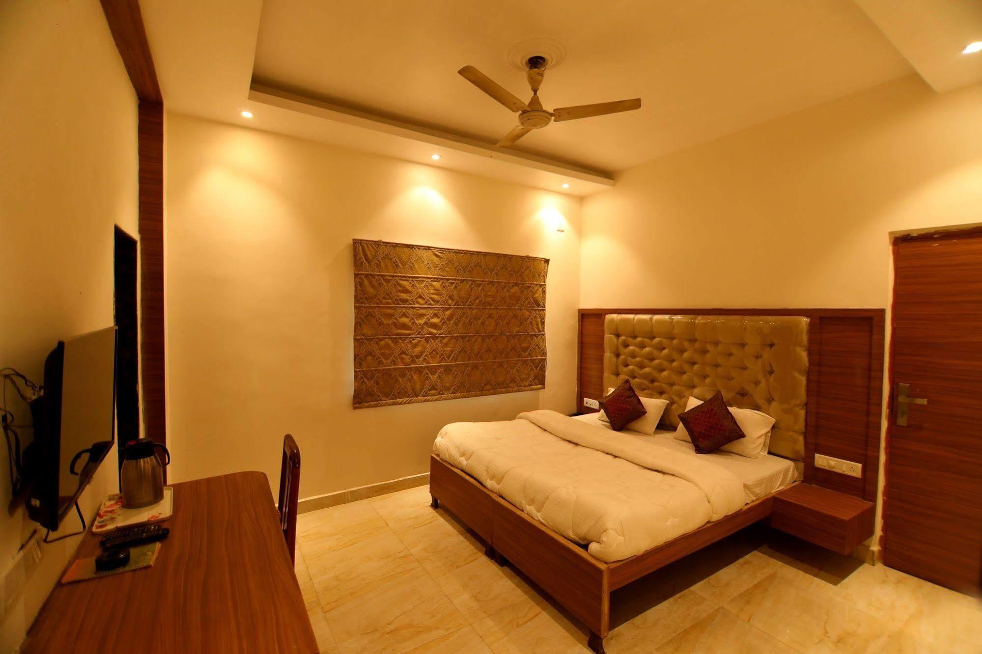 Fabhotel Prime Sarin Inn Heritage Varanasi Exterior foto