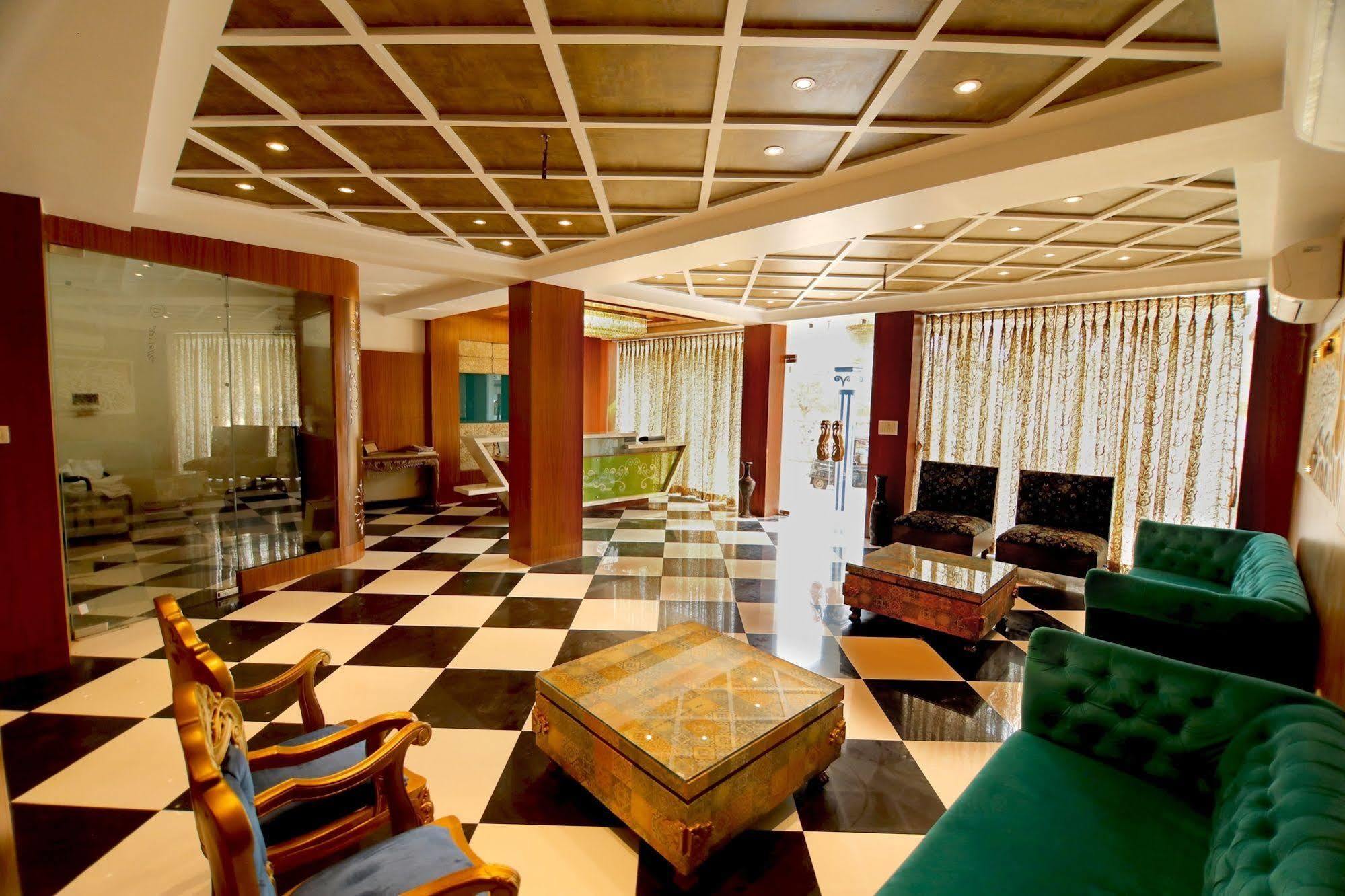 Fabhotel Prime Sarin Inn Heritage Varanasi Exterior foto